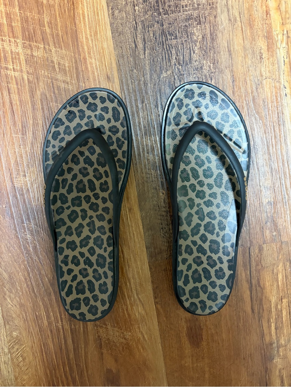 Crocs Miami Round Toe Leopard Print Flip Flops Women’s Size 7 Like New